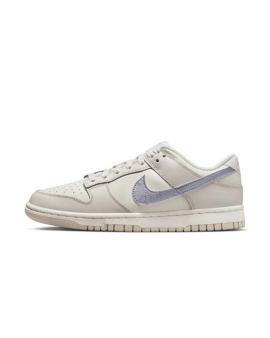 NIKE DUNK LOW ESS TREND