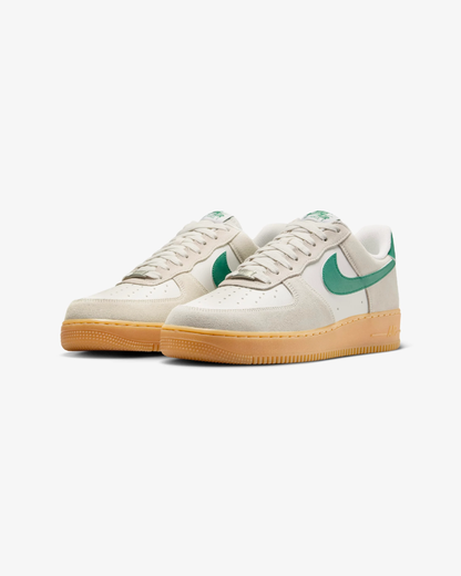 NIKE AIR FORCE 1 07 LV8 "PHANTOM MALACHITE GUM"