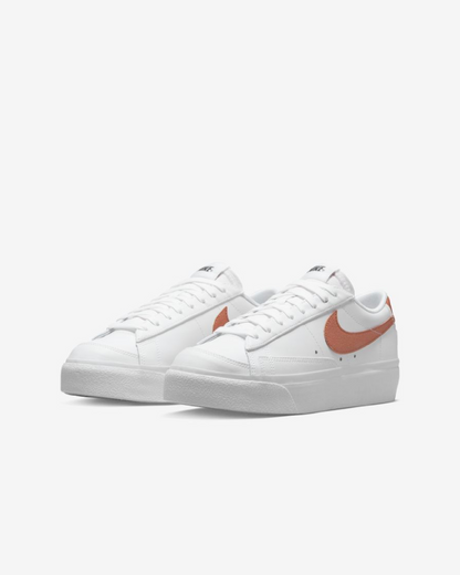 NIKE BLAZER LOW PLATFORM ESS - WHITE METALLIC