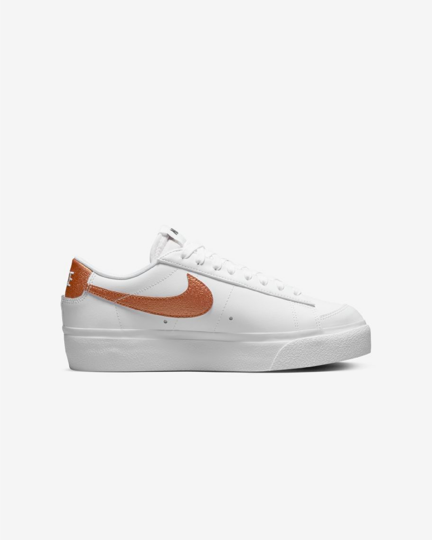 NIKE BLAZER LOW PLATFORM ESS - WHITE METALLIC