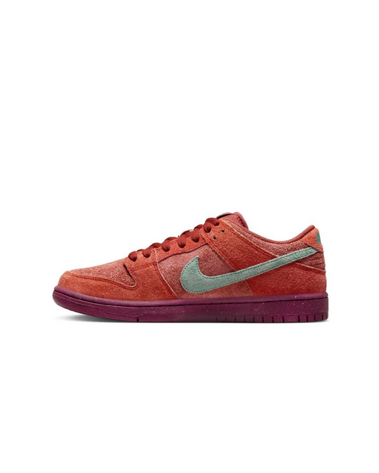 NIKE SB DUNK LOW PRO PRM - MYSTIC RED